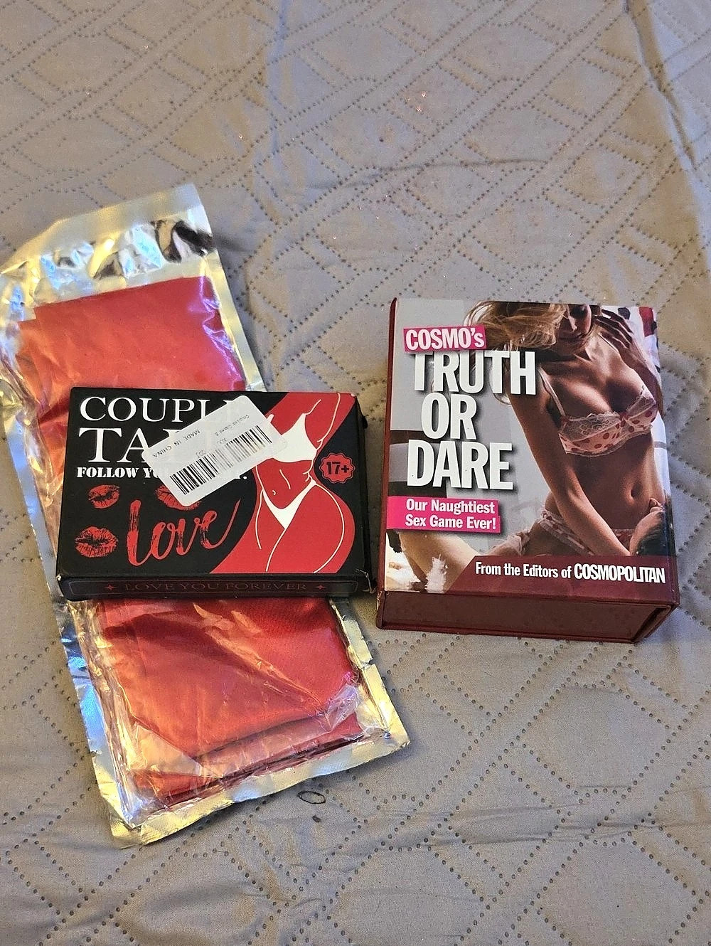 Cosmopolitan Cosmo's Truth or Dare: Our Naughtiest Sex Game Ever! Game Set Red &